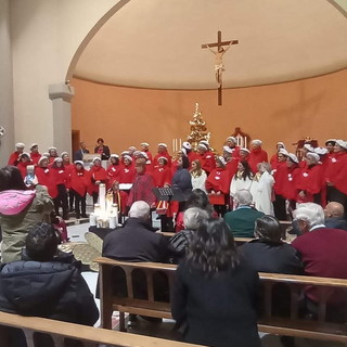 Aurigo, alla chiesa di Poggialto il concerto del gruppo 'Coro con Claudia' Aurigo, alla chiesa di Poggialto il concerto del gruppo 'Coro con Claudia'