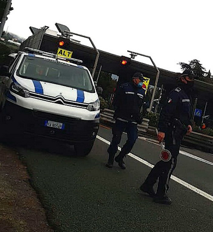 Sanremo: provincia in arancione ma rimangono i controlli della Polizia Locale al casello autostradale (Foto)