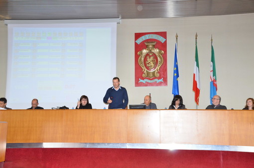 Ventimiglia, Consiglio comunale: tre pratiche sospese per vizio di forma, assemblea rimandata a giovedì 30 aprile