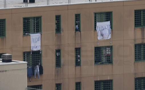 Sanremo: detenuti danno fuoco a materassi e inveiscono contro gli agenti durante la visita del garante regionale