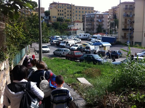 Imperia: chiusura del parcheggio in via Acquarone, la mail di una 'mamma preoccupata' Imperia: chiusura del parcheggio in via Acquarone, la mail di una 'mamma preoccupata'