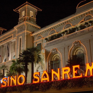 Sanremo: metal detector e guardie armate al Casinò, sicurezza rafforzata dopo la rapina di Campione