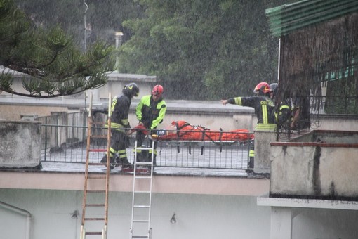 Sanremo: cade da una tettoia per recuperare un mazzo di chiavi, mobilitazione di soccorsi per un 40enne (Foto e Video)