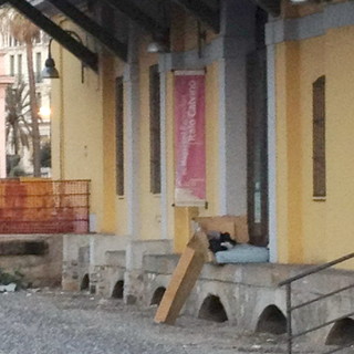 Sanremo: clochard fotografato sul lungomare Calvino, nuova risposta di Daniele a Piero Sanremo: clochard fotografato sul lungomare Calvino, nuova risposta di Daniele a Piero