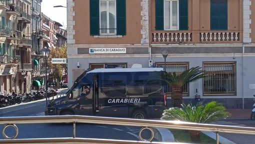 Ventimiglia, servizio di controllo del territorio con polizia e carabinieri: identificati molti migranti (Foto) Ventimiglia, servizio di controllo del territorio con polizia e carabinieri: identificati molti migranti (Foto)