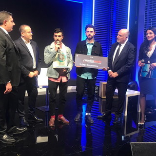 Il presidente della Regione ha consegnato il ‘Casa Sanremo Soundies Award 2019’ per il miglior videoclip agli Ex-Otago