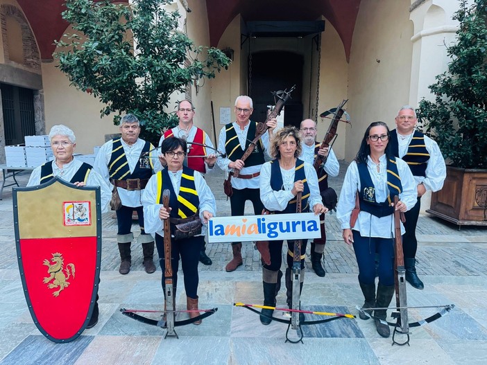 La Compagnia Balestrieri di Ventimiglia a Bastia per "A Notte di a Memoria": Tina Scappatura si aggiudica il titolo di 'Primu Balestreru' (Foto) La Compagnia Balestrieri di Ventimiglia a Bastia per "A Notte di a Memoria": Tina Scappatura si aggiudica il titolo di 'Primu Balestreru' (Foto)