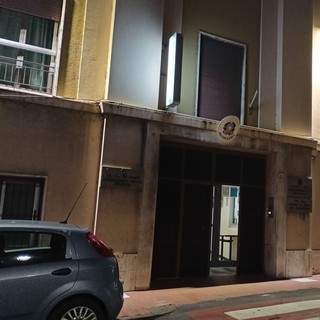 Ventimiglia: ragazzo con documenti falsi aggredisce poliziotti e finisce in manette