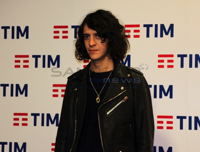 #Sanremo2019, Motta prova a capire dove andrà l'Italia: "La ritroveremo con l'educazione sociale, avendo fiducia nell'essere umano" #Sanremo2019, Motta prova a capire dove andrà l'Italia: "La ritroveremo con l'educazione sociale, avendo fiducia nell'essere umano"