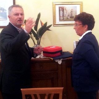 Imperia: consegnato martedì scorso un defibrillatore al Settore Educazione Fisica del Provveditorato agli Studi di Imperia