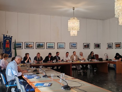 Convocato il Consiglio Comunale per venerdì 19 dicembre: resta alta la tensione dopo il caso del gazebo di Forza Italia