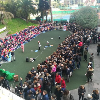 Sanremo: questa mattina alla scuola 'Asquasciati' i canti natalizi degli alunni per le famiglie