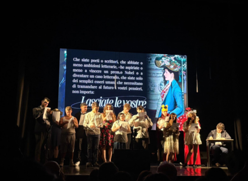 Politiche di genere, inclusione e contro la violenza: al teatro comunale di Ventimiglia gli studenti del 'Fermi Polo Montale' portano in scena 'Città mia' (Foto e video) Politiche di genere, inclusione e contro la violenza: al teatro comunale di Ventimiglia gli studenti del 'Fermi Polo Montale' portano in scena 'Città mia' (Foto e video)