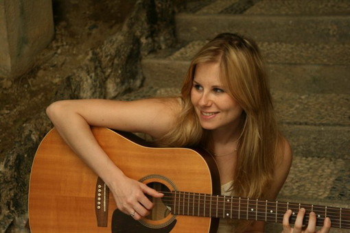 Sanremo: sabato 13, due appuntamenti per la cantante genovese Chiara Ragnini Sanremo: sabato 13, due appuntamenti per la cantante genovese Chiara Ragnini