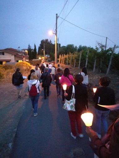 Sanremo: ieri sera si è chiuso il mese Mariano alla Parrocchia della Villetta con il Rosario e la Processione (Foto) Sanremo: ieri sera si è chiuso il mese Mariano alla Parrocchia della Villetta con il Rosario e la Processione (Foto)