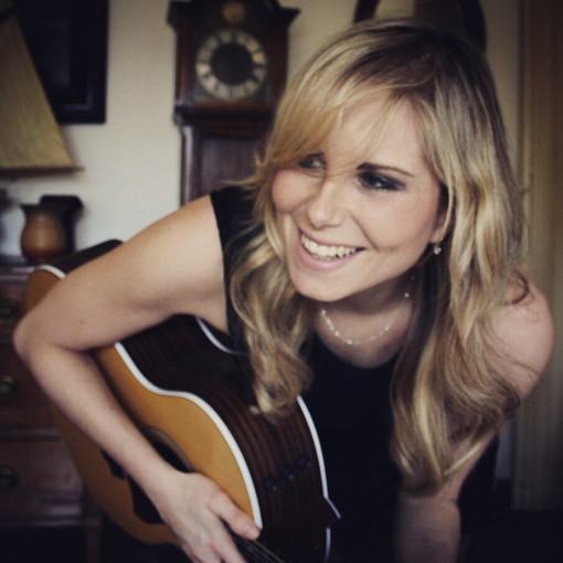 Una canzone per Lingueglietta: l’artista locale Chiara Ragnini la dedicherà giovedì in Fortezza Una canzone per Lingueglietta: l’artista locale Chiara Ragnini la dedicherà giovedì in Fortezza