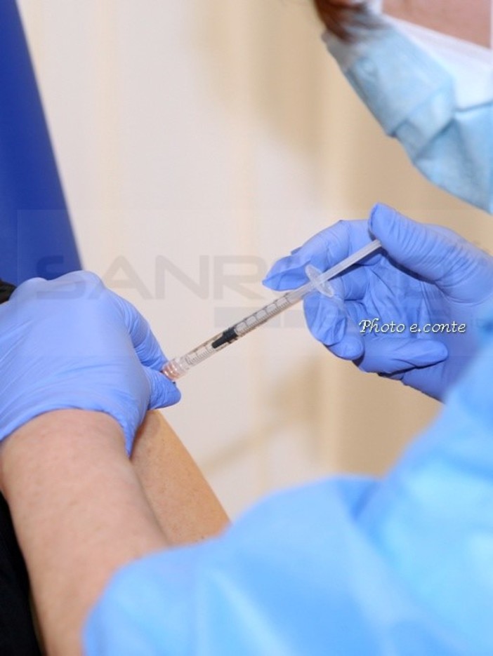 Covid e campagna vaccinale: l'Oms assicura "Vaccini efficaci contro ogni variante"