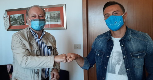 Ospedaletti: pace fatta tra il Sindaco Cimiotti e Luigi De Mare dopo lo screzio del 5 settembre scorso Ospedaletti: pace fatta tra il Sindaco Cimiotti e Luigi De Mare dopo lo screzio del 5 settembre scorso