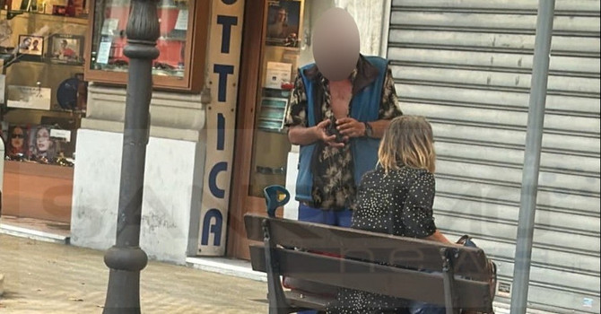 Sanremo, tornano degrado e bivacchi in corso Garibaldi: doppio intervento di Carabinieri, Polizia Locale e Commissariato (Foto) Sanremo, tornano degrado e bivacchi in corso Garibaldi: doppio intervento di Carabinieri, Polizia Locale e Commissariato (Foto)