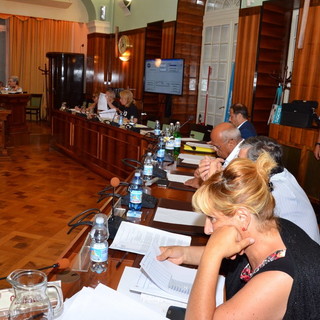 Sanremo: questa sera torna il Consiglio comunale per l'affidamento dei servizi di igiene urbana ad Amaie Energia