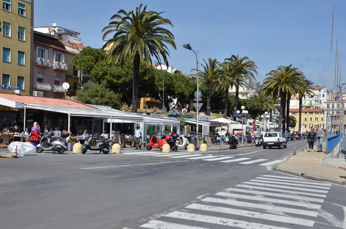 Sanremo, transennata l'area dei 'Cantieri Navali': ristoratori e titolari di attività sul porto preferiscono non esprimersi