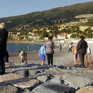 Ospedaletti: domani alle 11 la 17a edizione del 'Primo tuffo dell'anno' con il cimento in mare Ospedaletti: domani alle 11 la 17a edizione del 'Primo tuffo dell'anno' con il cimento in mare