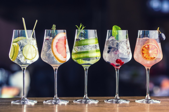 Una serata di drink, food and music a Diano Castello sbarca ‘Gin nel borgo’: c'è anche il bus navetta Una serata di drink, food and music a Diano Castello sbarca ‘Gin nel borgo’: c'è anche il bus navetta