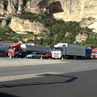 Lavori al casello di Mentone sulla A8: code in uscita dall'Italia alla barriera di Ventimiglia