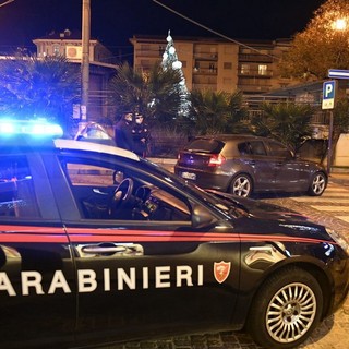 Bordighera: 31enne algerino tenta il furto in un'abitazione, la segnalazione di un cittadino e i Carabinieri lo fermano