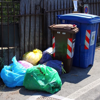 Sanremo: il sacchetto anonimo è la nuova strategia dei "furbetti" della differenziata, ma non basta per evitare le sanzioni