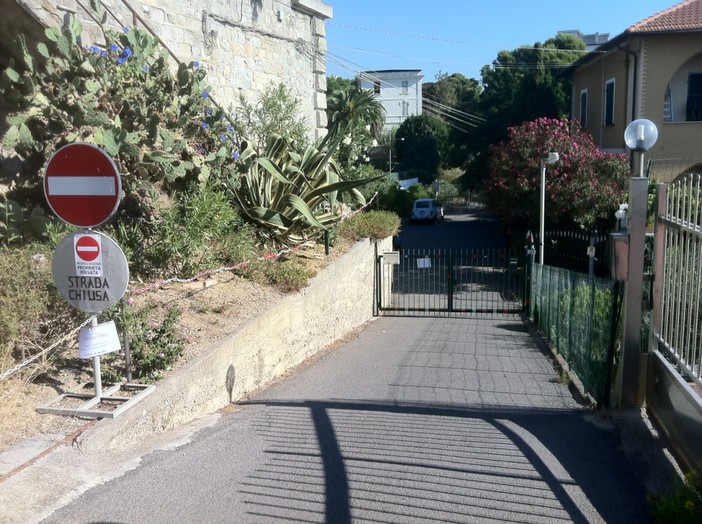 Sanremo: cancello chiude l'accesso sulla ciclabile, nuovo intervento di un lettore