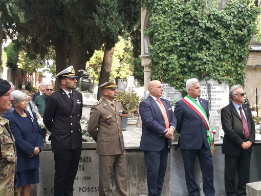 Sanremo: con la cerimonia commemorativa al Cimitero il via alle celebrazioni dei 100 anni dalla vittoria nella prima guerra mondiale Sanremo: con la cerimonia commemorativa al Cimitero il via alle celebrazioni dei 100 anni dalla vittoria nella prima guerra mondiale