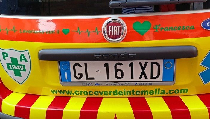 Vallecrosia: brutta caduta per un 66enne in via San Vincenzo, trasportato in ospedale a Sanremo Vallecrosia: brutta caduta per un 66enne in via San Vincenzo, trasportato in ospedale a Sanremo