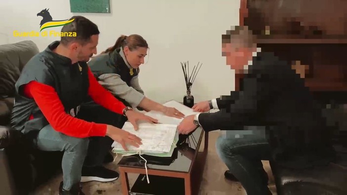 Imperia: un avvocato, un notaio e un neurochirurgo indagati dalla Procura per circonvenzione di incapace (Foto e Video) Imperia: un avvocato, un notaio e un neurochirurgo indagati dalla Procura per circonvenzione di incapace (Foto e Video)