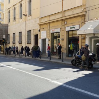 Code, code e ancora code: anche ieri alle Poste era così ma ci dovremo abituare anche per il futuro (Foto)