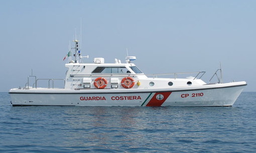 Imperia: peschereccio oltre i limiti della navigazione, intervento della Guardia Costiera Imperia: peschereccio oltre i limiti della navigazione, intervento della Guardia Costiera