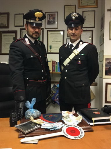Diano Marina: 100 grammi di marijuana e 200 euro in tasca, fermato dai Carabinieri un 18enne albanese Diano Marina: 100 grammi di marijuana e 200 euro in tasca, fermato dai Carabinieri un 18enne albanese