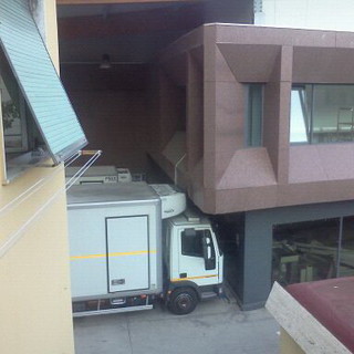 Sanremo: camion con il motore acceso 24 ore su 24 da tre giorni, la risposta degli organizzatori