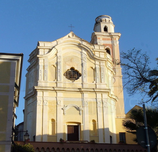Diano Castello: invocando lo Spirito Santo e con l'imposizione delle mani, una decina di fedeli perdono i sensi in Chiesa Diano Castello: invocando lo Spirito Santo e con l'imposizione delle mani, una decina di fedeli perdono i sensi in Chiesa