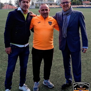 Al centro: Carmelo Luci