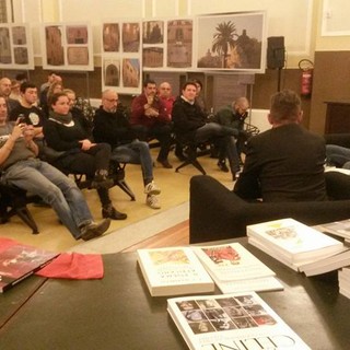 Imperia: Biblioteca "blindata" per l'arrivo di CasaPound. L'Assessore Podestà. "La sala era stata concessa a uso pubblico". Ma chi ha impedito l'accesso ai giornalisti e al Consigliere Comunale Mauro Servalli? Imperia: Biblioteca "blindata" per l'arrivo di CasaPound. L'Assessore Podestà. "La sala era stata concessa a uso pubblico". Ma chi ha impedito l'accesso ai giornalisti e al Consigliere Comunale Mauro Servalli?