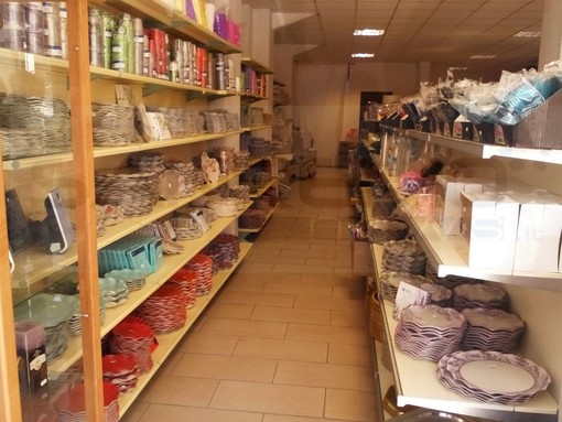 Imperia: ad Oneglia per feste, compleanni ed eventi di vario genere 'Carta 2.0' di via XXV Aprile ha tutto l'occorrente Imperia: ad Oneglia per feste, compleanni ed eventi di vario genere 'Carta 2.0' di via XXV Aprile ha tutto l'occorrente