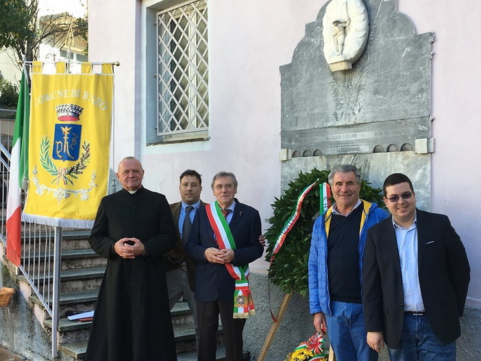 Ranzo: celebrazioni del 4 novembre, commemorazione con gli alunni della Scuola Primaria e la soddisfazione del Sindaco Raimondi Ranzo: celebrazioni del 4 novembre, commemorazione con gli alunni della Scuola Primaria e la soddisfazione del Sindaco Raimondi