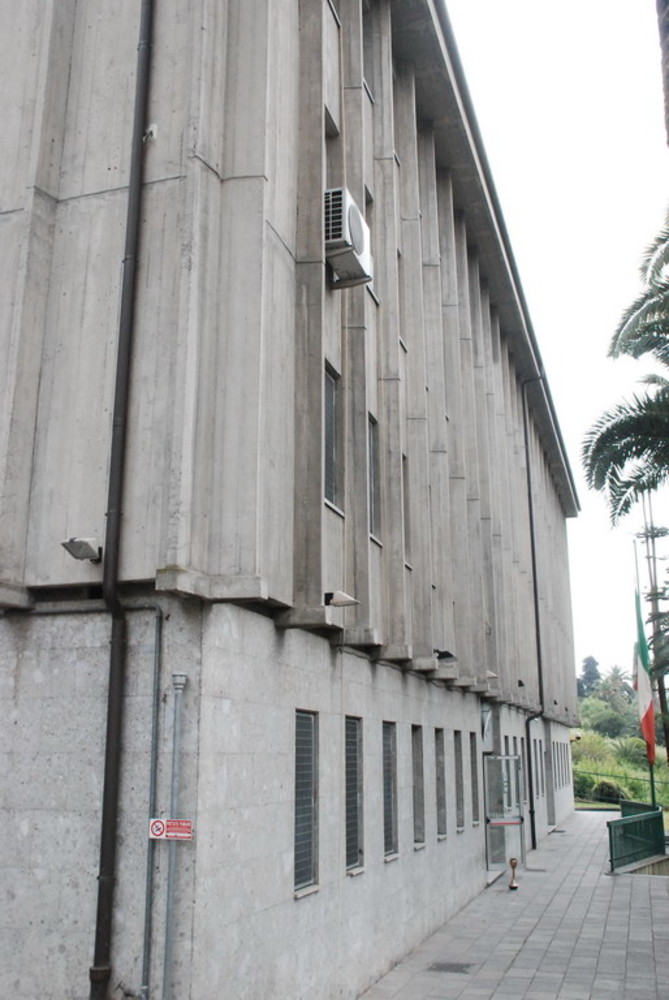 Sanremo: magrebino dà in escandescenze in piazza Colombo, fermato e portato in caserma dai Carabinieri