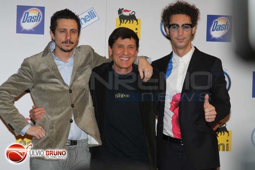 Festival di Sanremo 2011: Luca e Paolo rispondono alle critiche su 'Ti sputtanerò' Festival di Sanremo 2011: Luca e Paolo rispondono alle critiche su 'Ti sputtanerò'