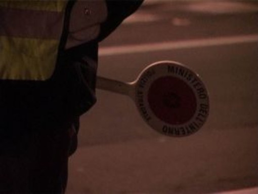 Sanremo: controlli nella notte della Polizia Stradale. Tre automobilisti denunciati per guida in stato d'ebbrezza Sanremo: controlli nella notte della Polizia Stradale. Tre automobilisti denunciati per guida in stato d'ebbrezza