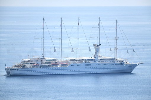L'esclusivo veliero 'Club Med 2' in crociera tra Costa Azzurra, Corsica e Sardegna oggi a Sanremo (Foto)