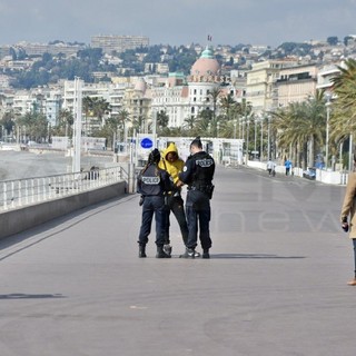 Stop ai riti di Pasqua. Furti di mascherine e di gel negli ambulatori. I dati dell’epidemia in Francia e nel Principato di Monaco