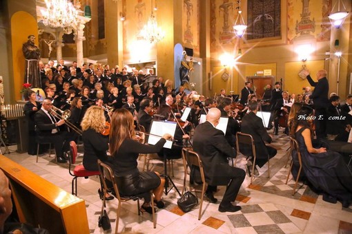 Bordighera: successo per il ‘Requiem di Mozart’ alla Chiesa di Terrasanta (foto e video)