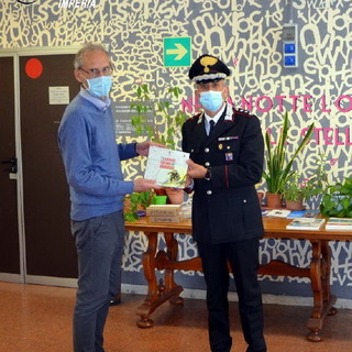 Imperia: i militari del Comando Provinciale consegnano al 'Viesseux' il libro ‘La Grande Guerra dei Carabinieri’ (Foto)